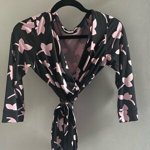 Diane von Furstenberg printed Jill wrap top, size 6